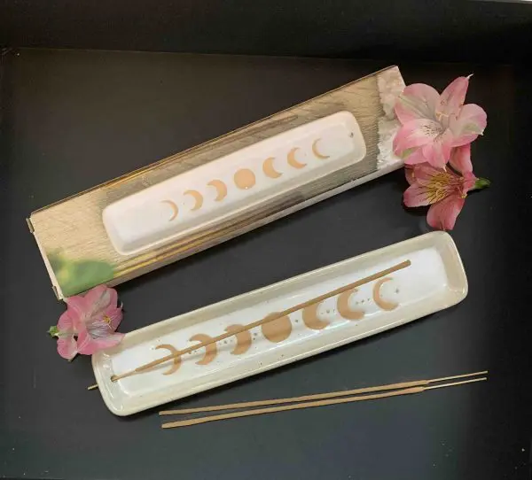 <a href="https://www.thefloatspa.co.uk/product/Moon-phase-insence-holder/">Moon Phase Incense Holder</a>